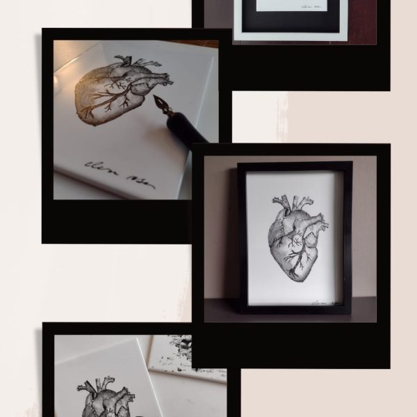 Azulejo ilustrado a plumilla con un corazón anatómico, firmado por Elena Rosa